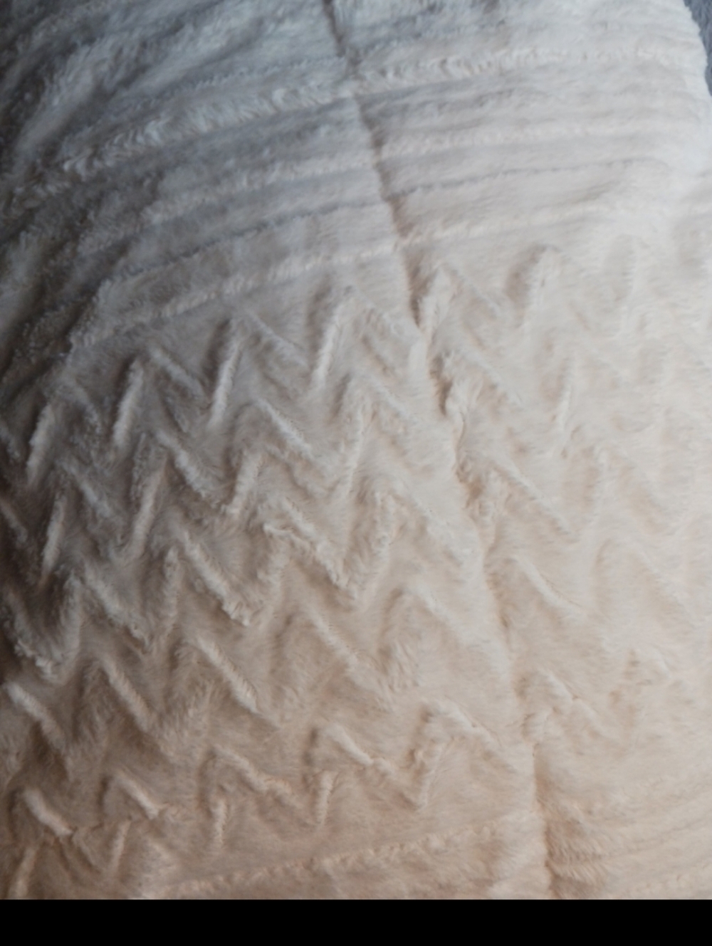 Plush Chevron Throw Blanket - Cream Queen Comforter